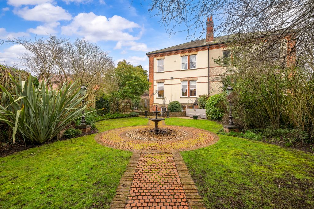 Property photo 1 of 41