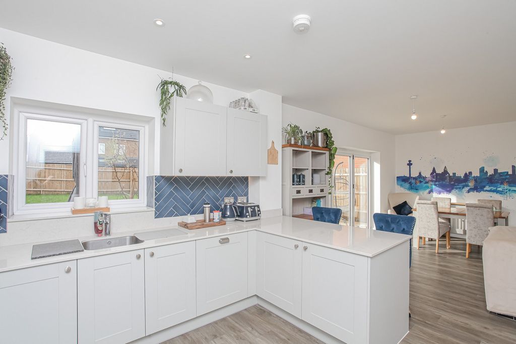 Property photo 3 of 28