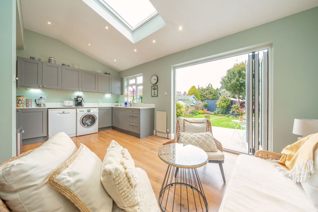 Property photo 3 of 13