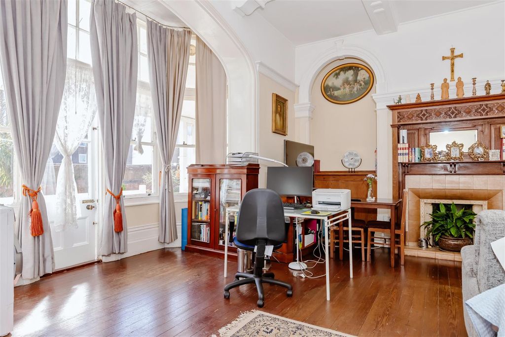 Property photo 3 of 16 Bath Road_13.Jpg