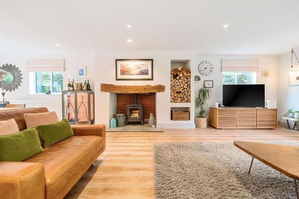 Property photo 3 of 27 Living Room