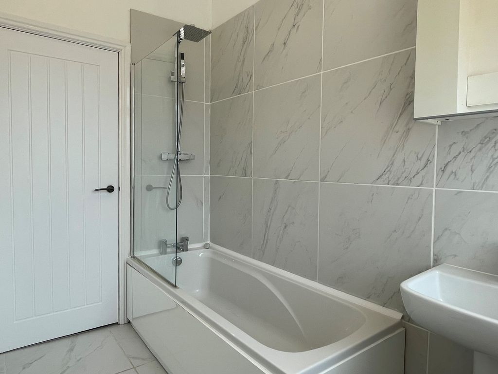 Property photo 2 of 16 Bathroom