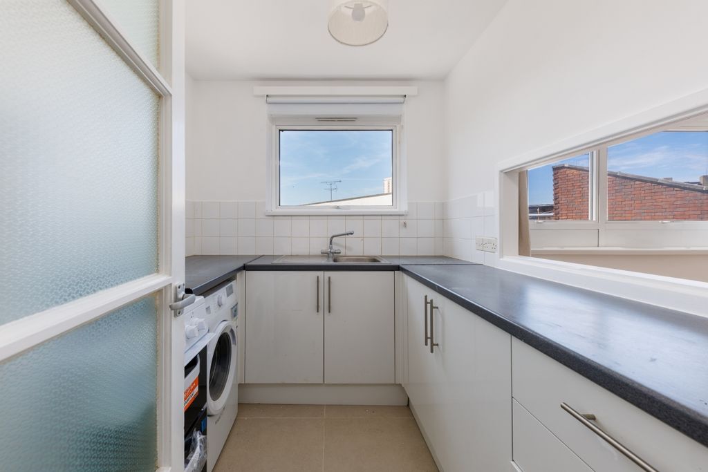 Property photo 3 of 8 Crozier House F17...