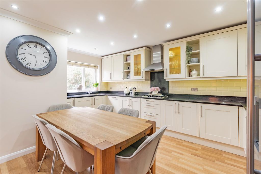 Property photo 3 of 17 Kitchen/Diner