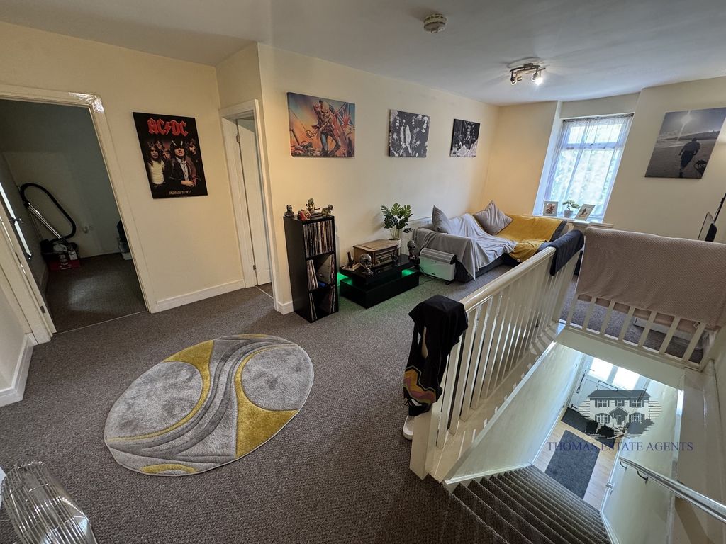Property photo 2 of 15 Lounge