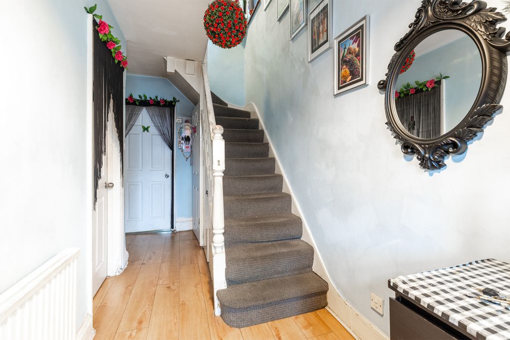 Property photo 2 of 8 Gallery