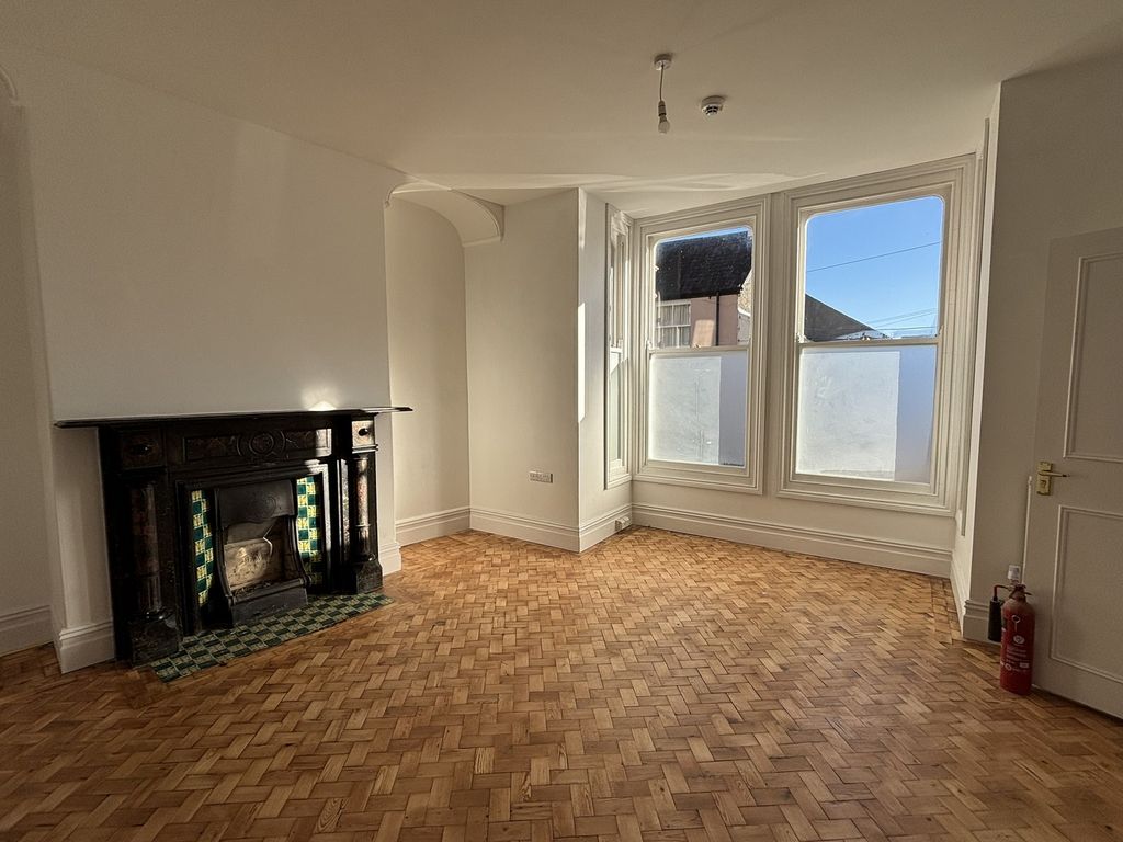 Property photo 2 of 8 Not Specified