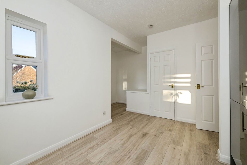 Property photo 3 of 17 Pbox-Img.Jpg