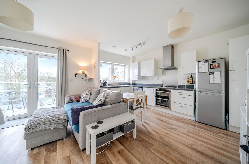 Property photo 1 of 11 1401916-3-698c62E...