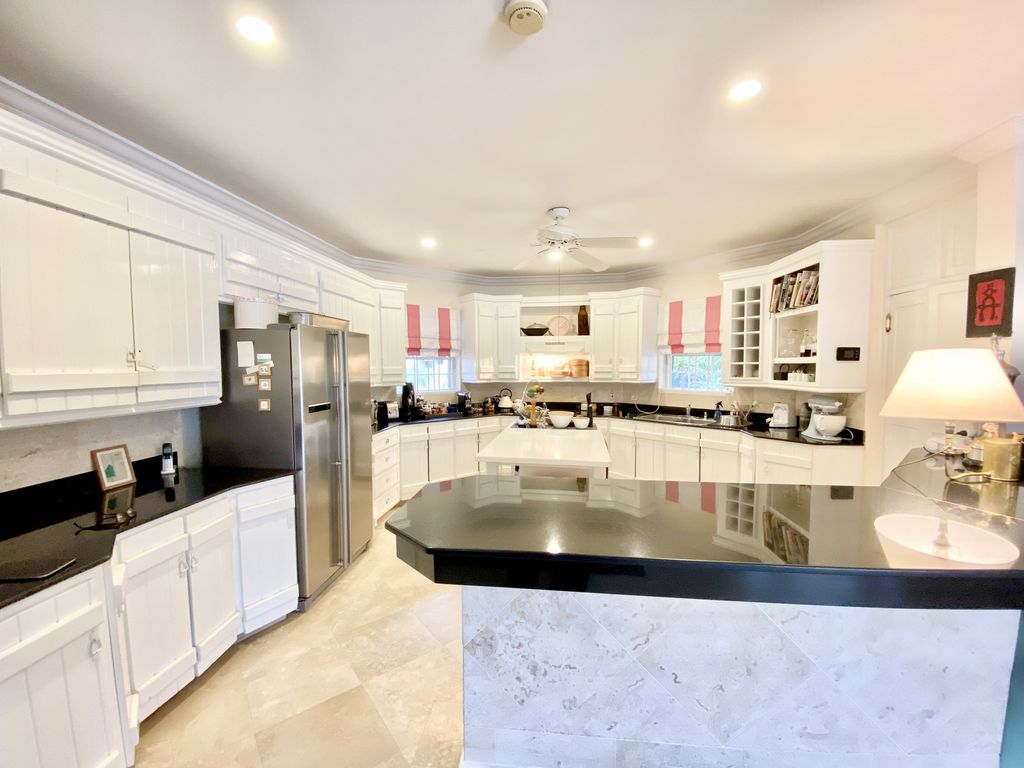 Property photo 3 of 24