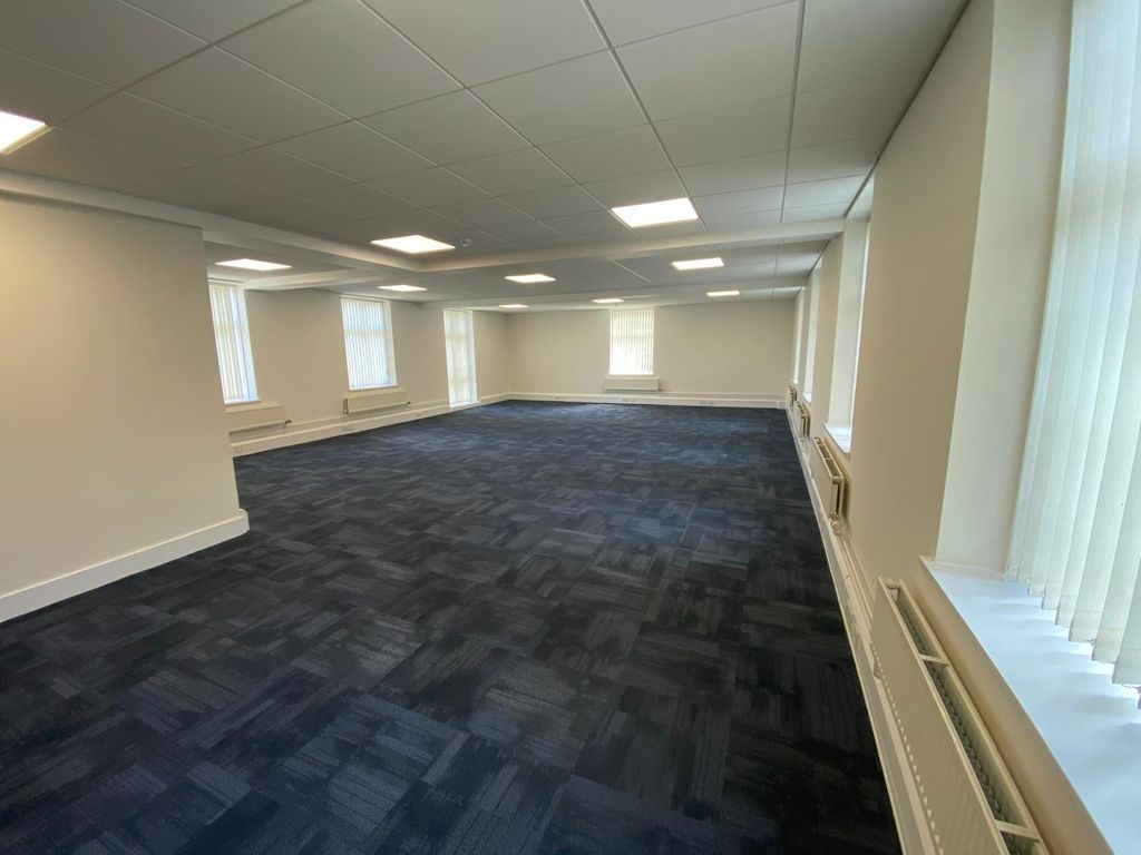 Property photo 2 of 11 40-10 Office To Let