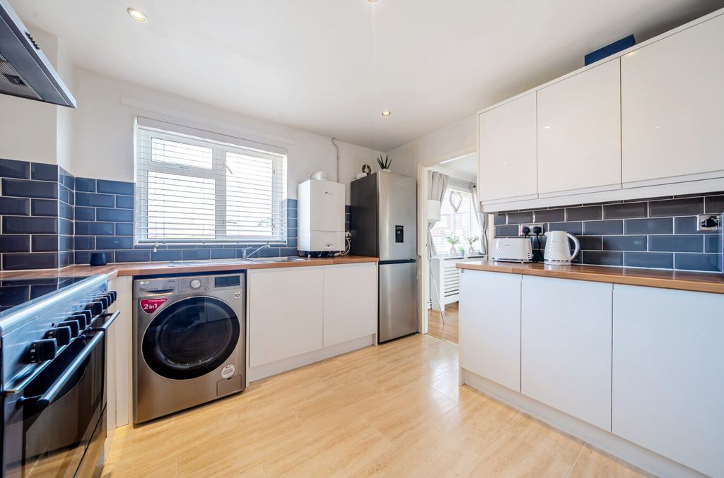 Property photo 3 of 14 1334892-23-6891c7...