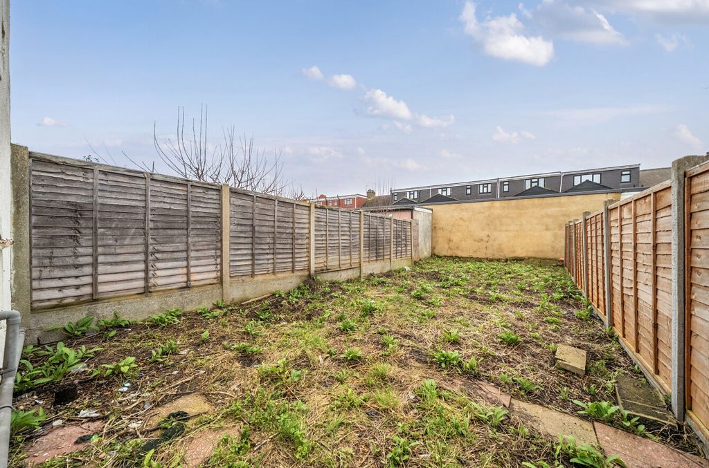 Property photo 3 of 14 1409621-10-698A84...