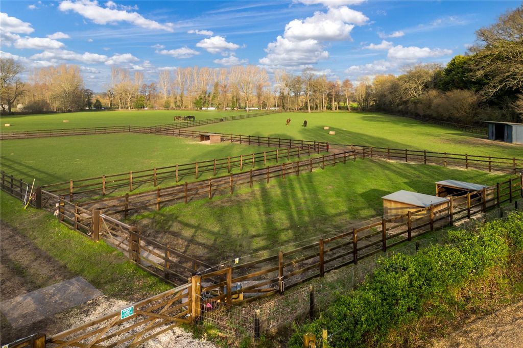 Property photo 2 of 47 House. Partnership