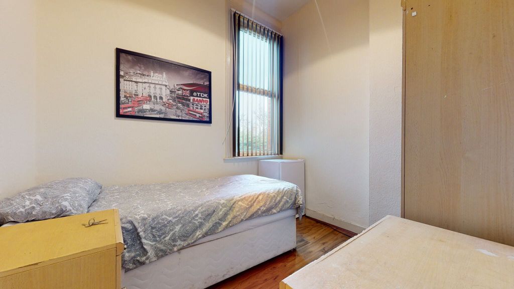 Property photo 1 of 4 Bedroom