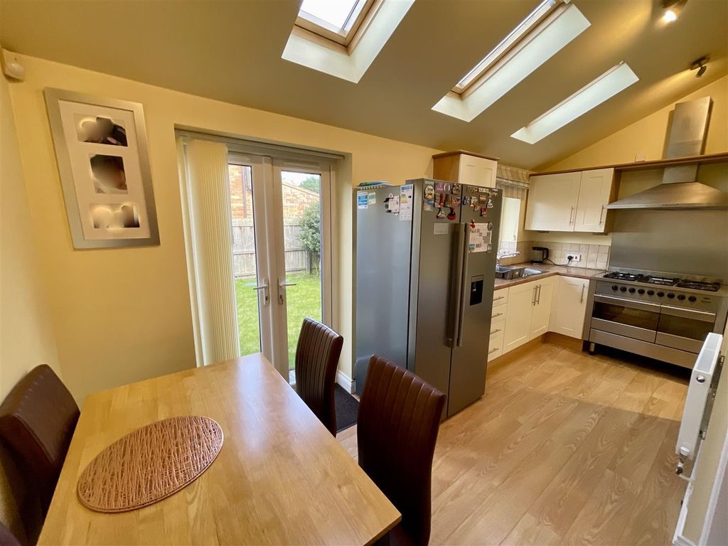 Property photo 2 of 20 Kitchen