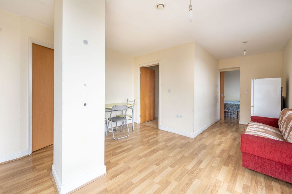 Property photo 2 of 7