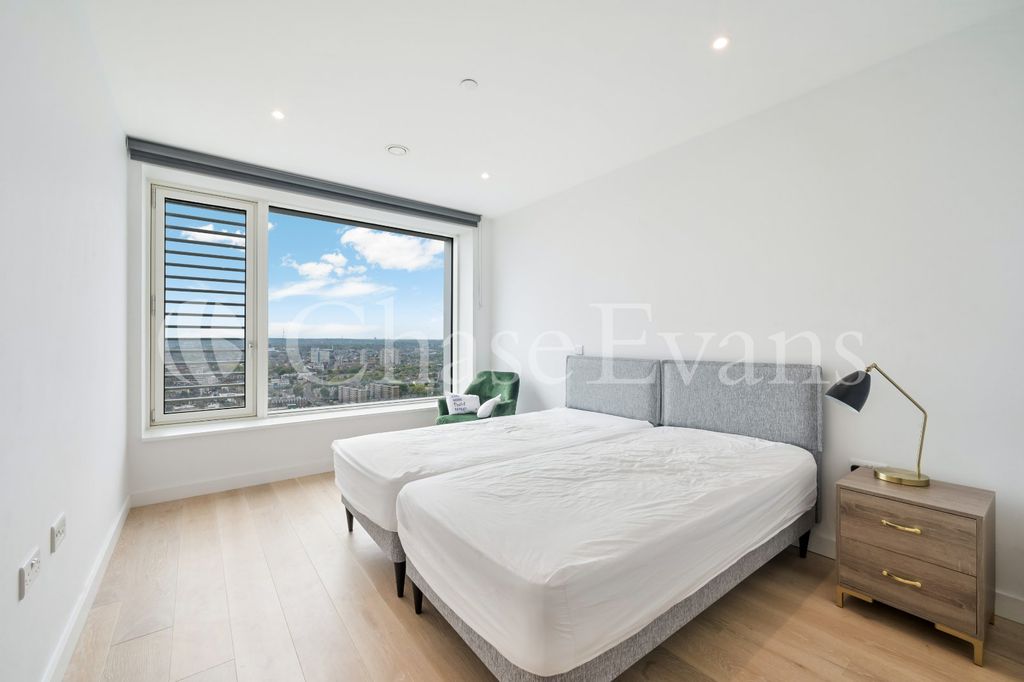 Property photo 3 of 21 Bedroom