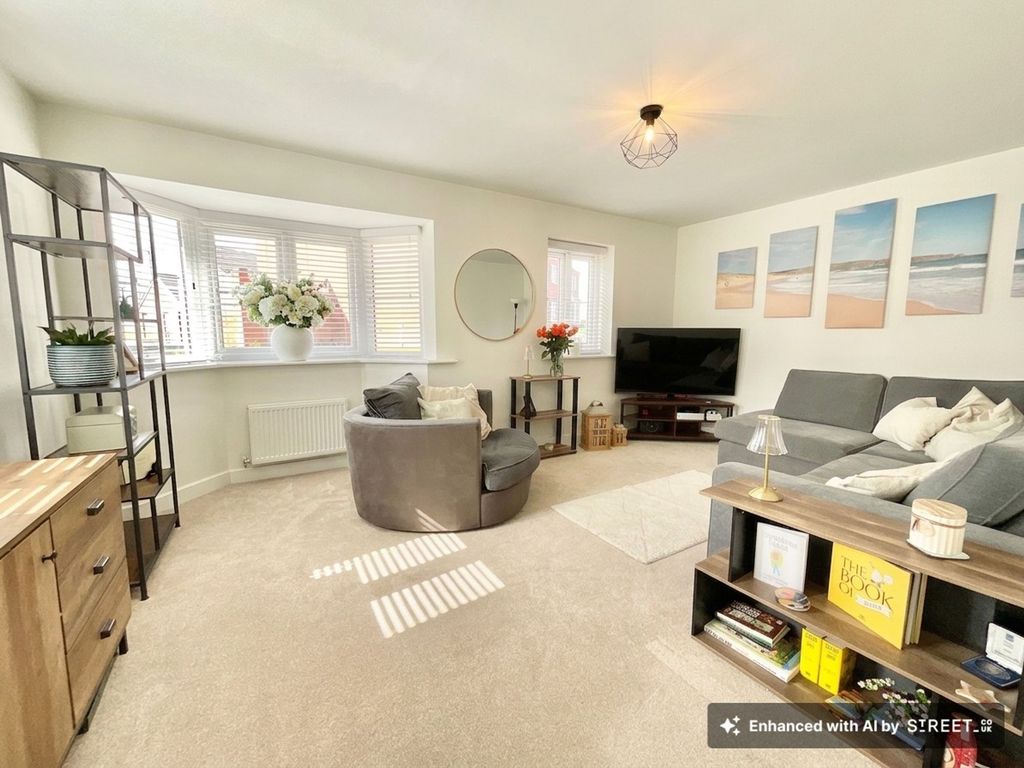 Property photo 2 of 28