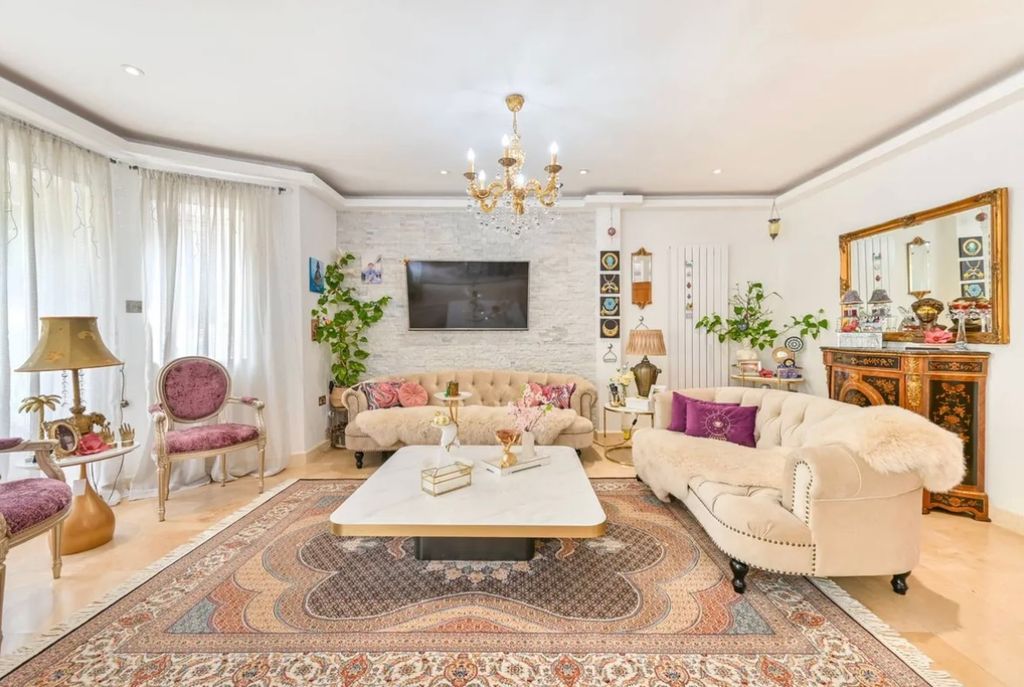 Property photo 3 of 21