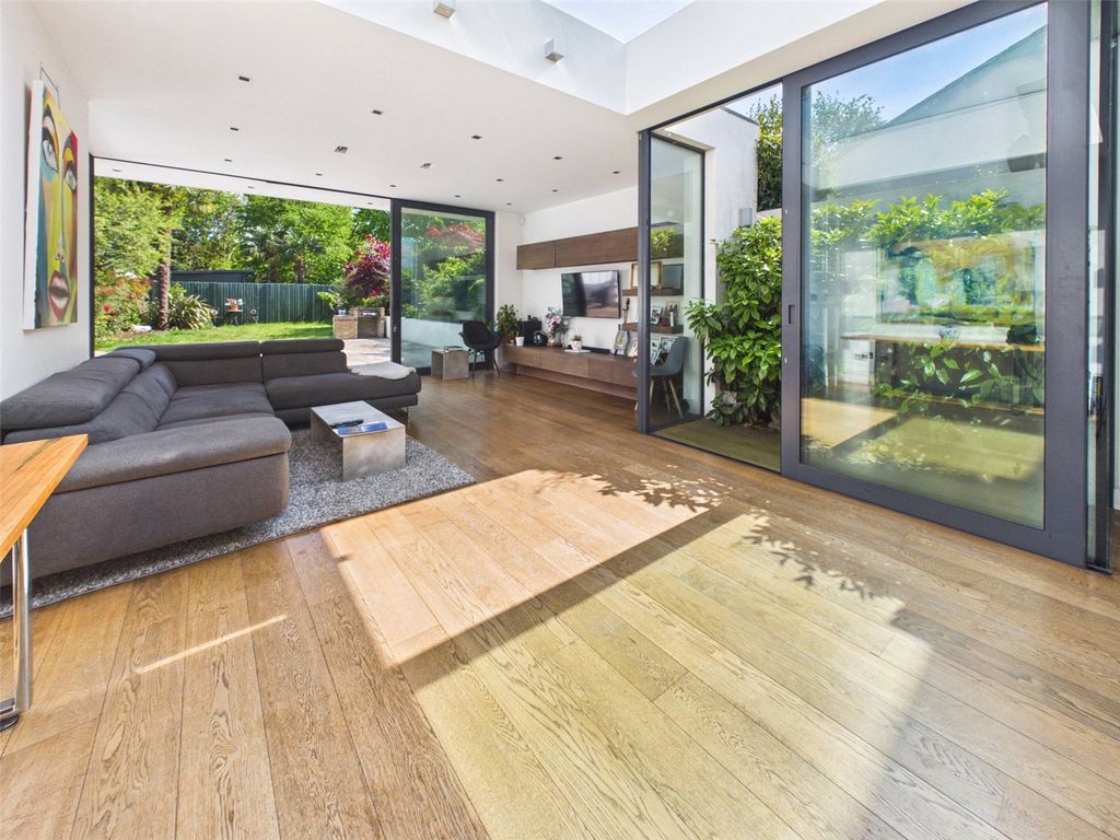 Property photo 3 of 31 Picture No. 30