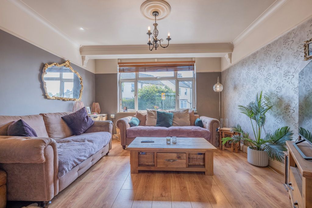 Property photo 2 of 23