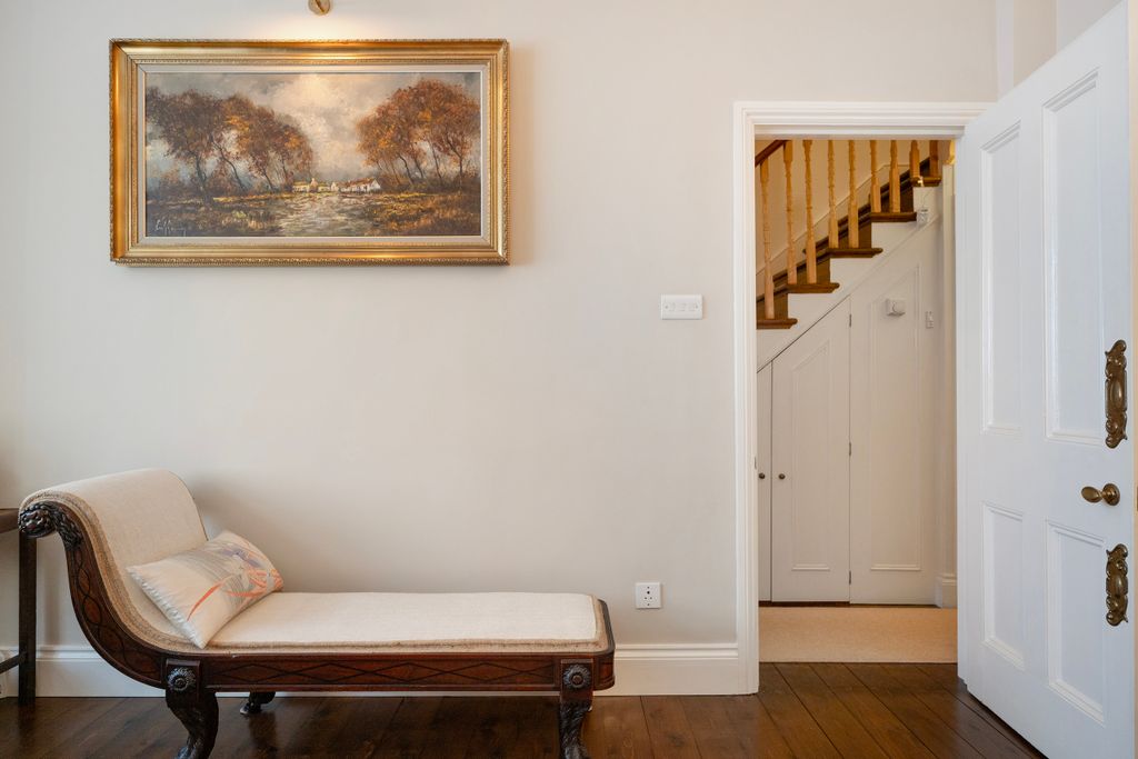 Property photo 3 of 25 Features