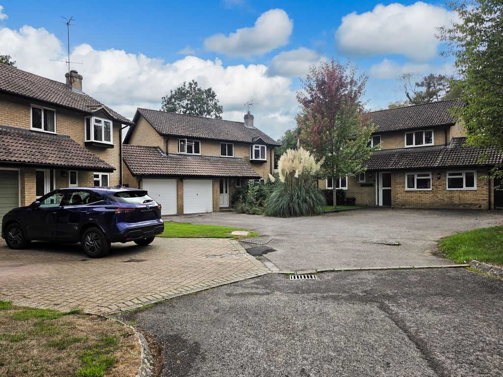Property photo 1 of 22 Four Bedroom Detached House