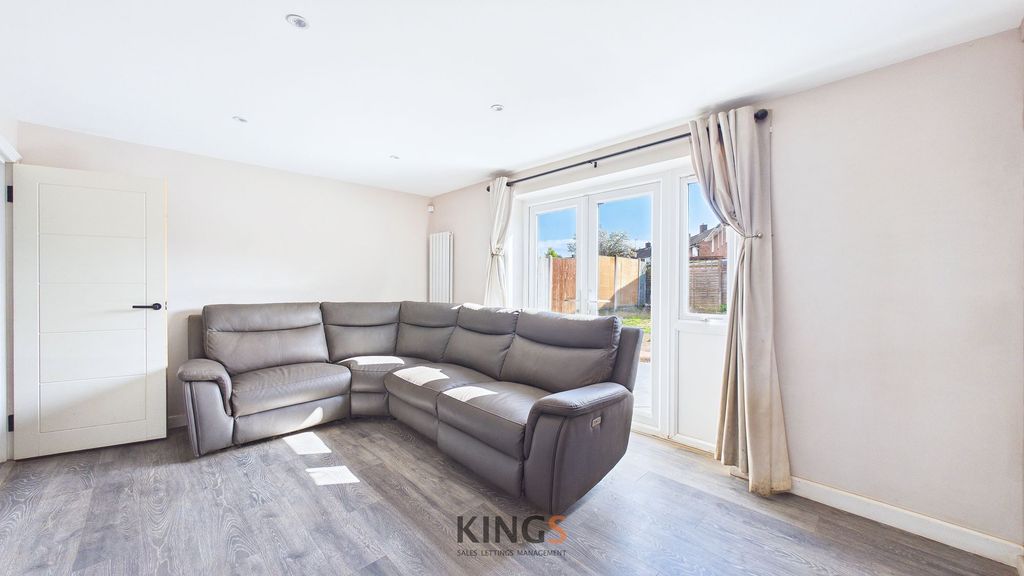 Property photo 2 of 12 Lounge