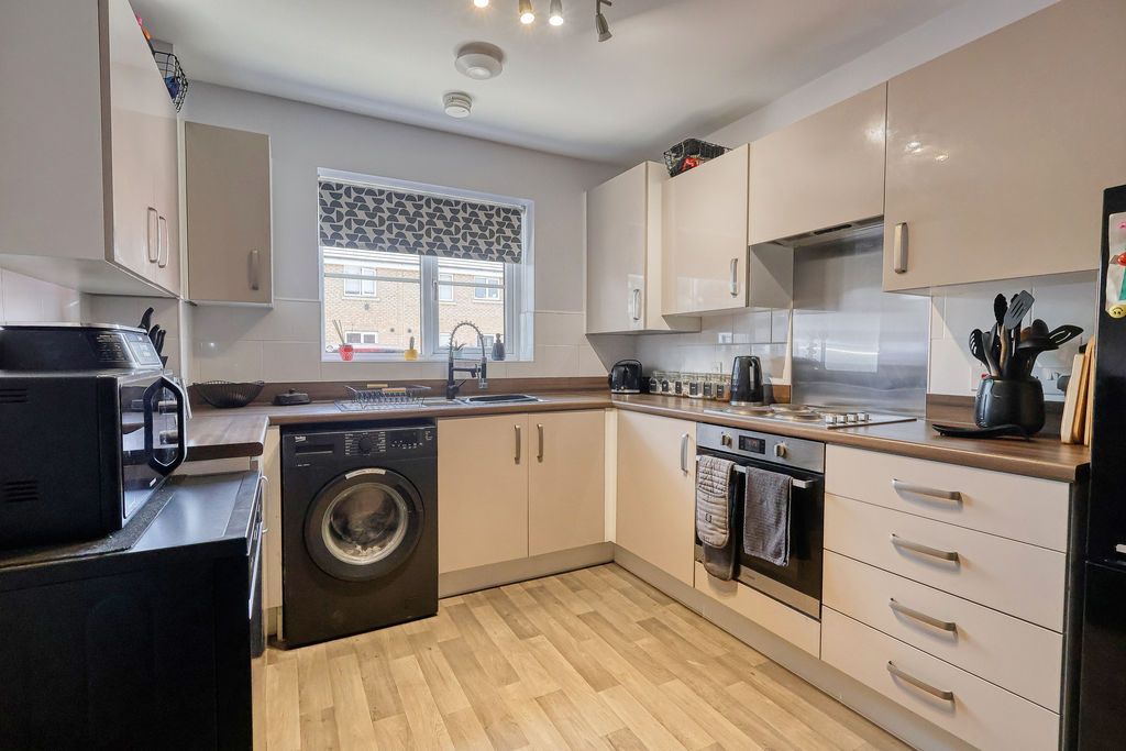 Property photo 2 of 16 Kitchen