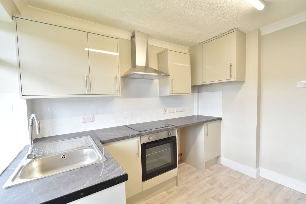 Property photo 2 of 7 Kitchen 1