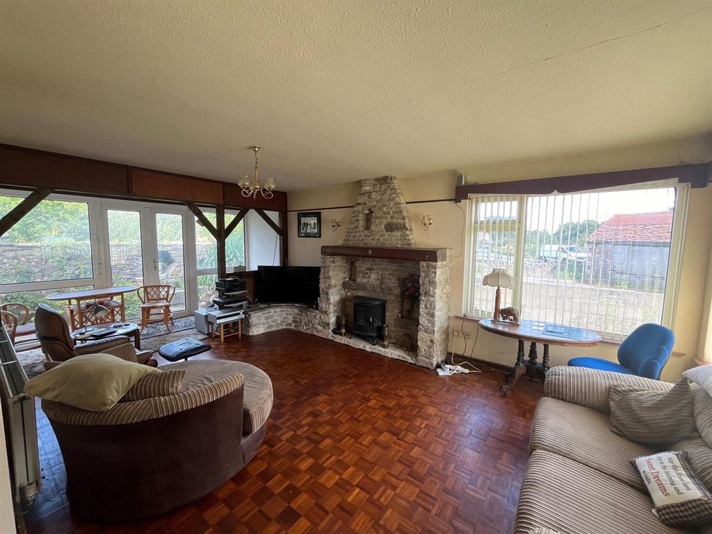 Property photo 2 of 17 4154 Lounge Alt..Jpg