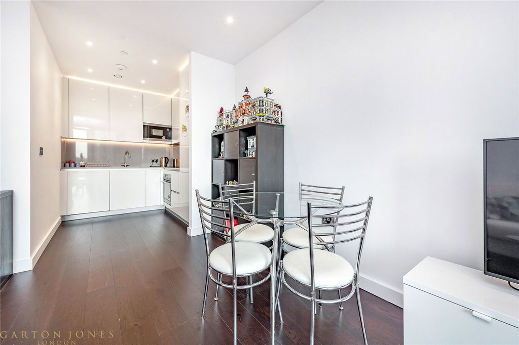 Property photo 2 of 22 Dining Area