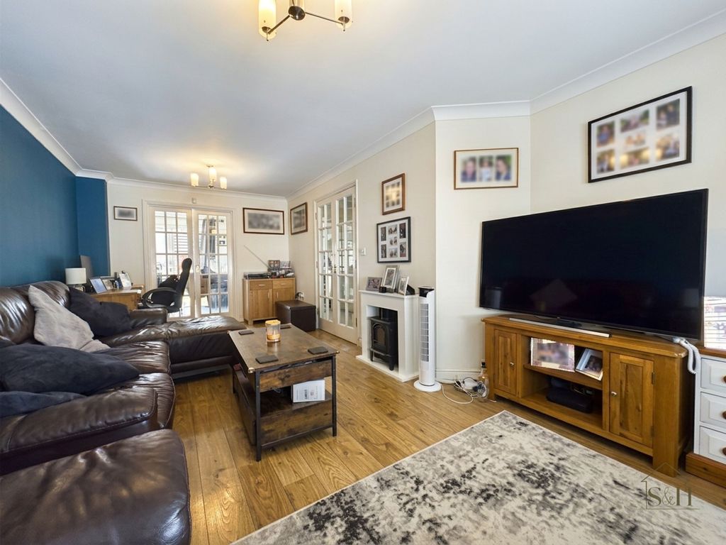 Property photo 2 of 13