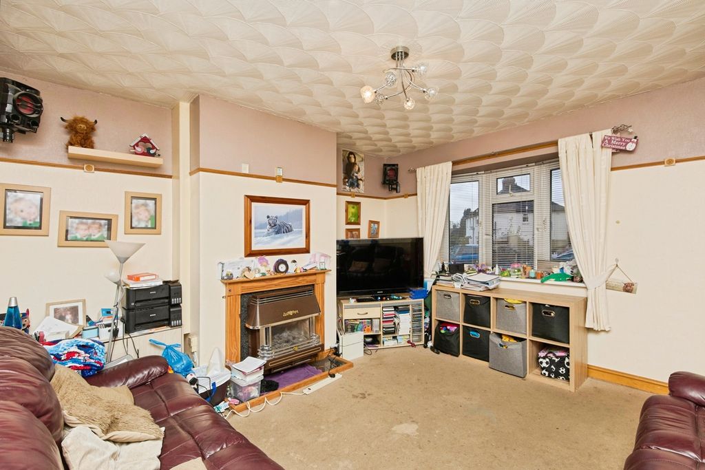 Property photo 2 of 15 Lounge