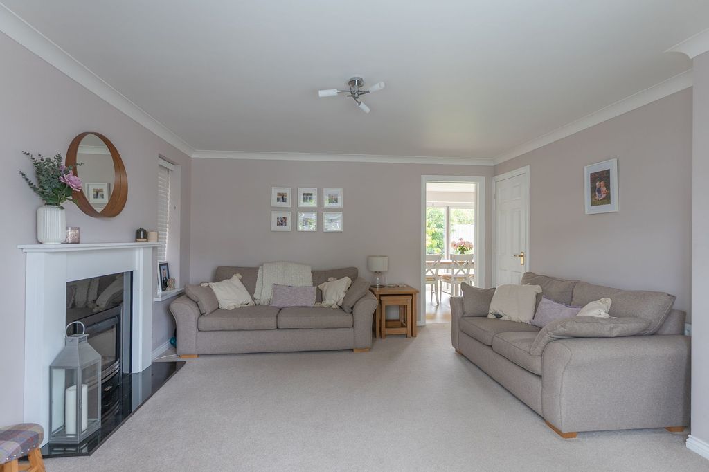 Property photo 3 of 33
