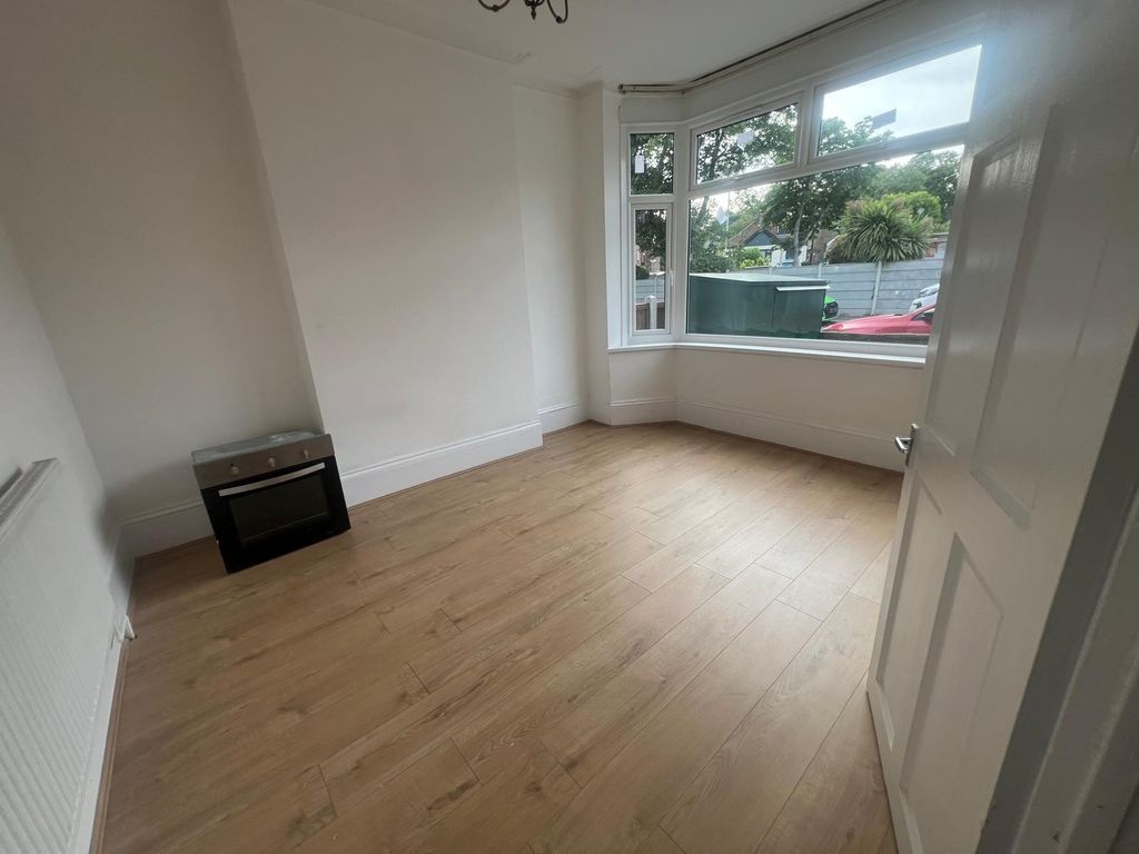 Property photo 2 of 7 Gallery