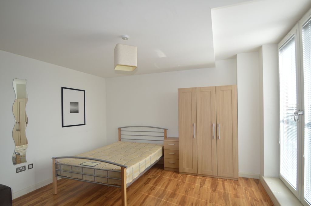 Property photo 2 of 6 Bed