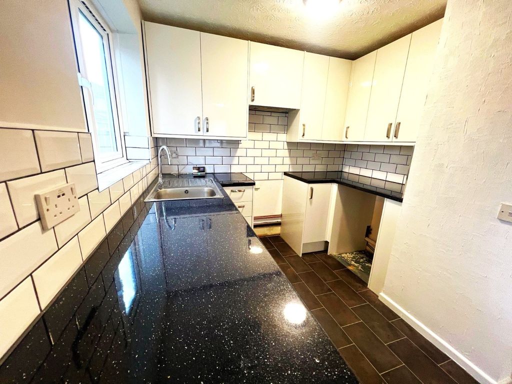 Property photo 3 of 7 Picture No. 10