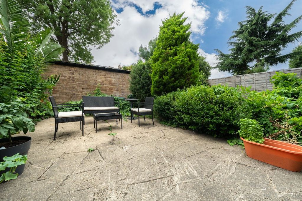Property photo 2 of 8