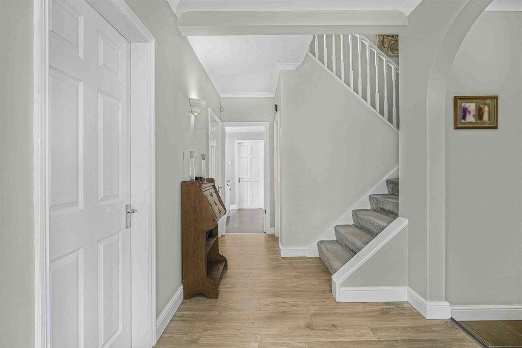 Property photo 3 of 26 Entrance Hallway