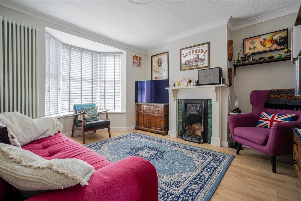 Property photo 2 of 9