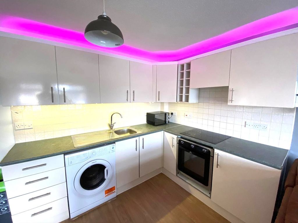 Property photo 2 of 8 Kitchen