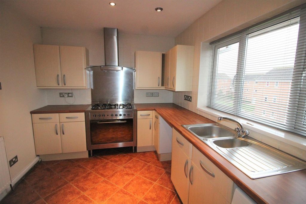 Property photo 2 of 8 Kitchen
