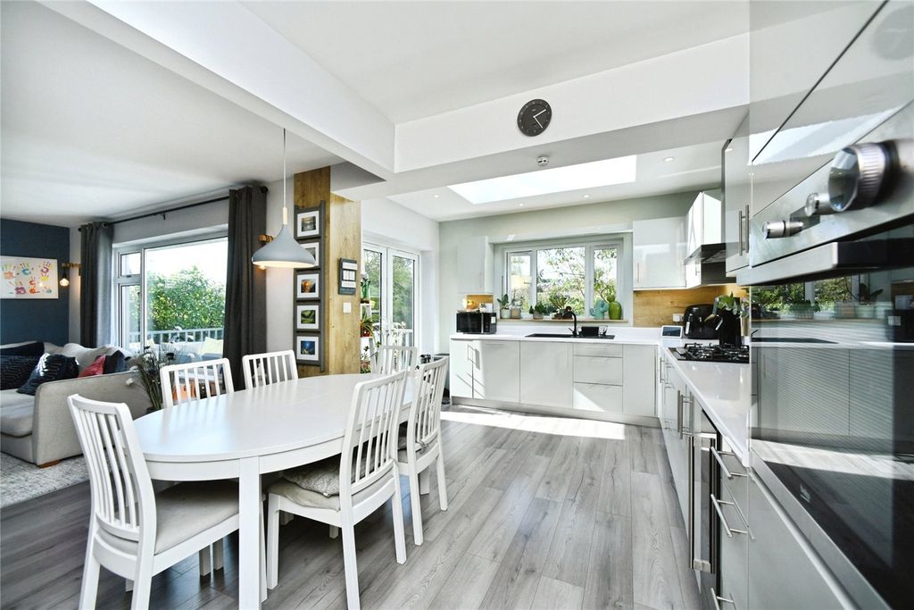 Property photo 2 of 24 Kitchen