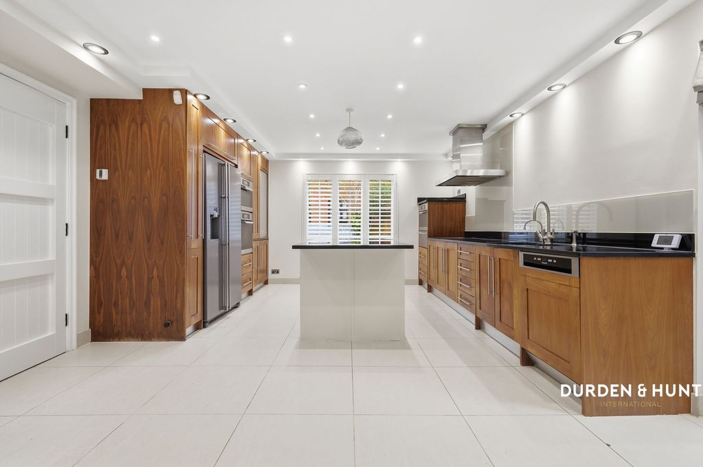 Property photo 3 of 21