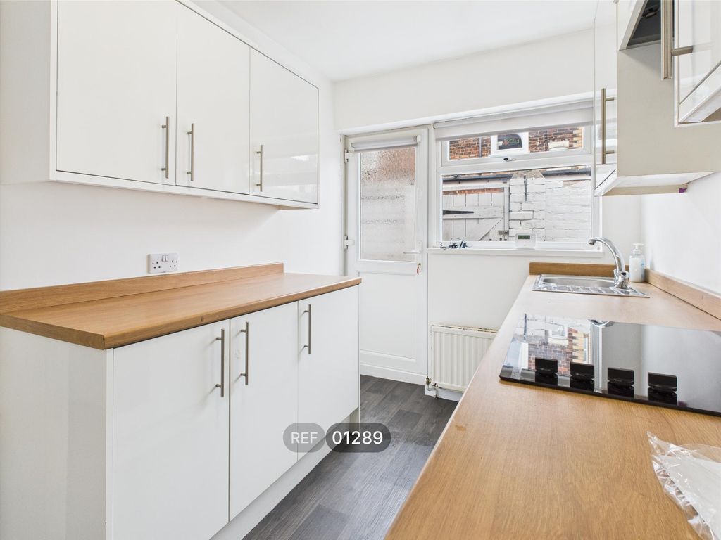 Property photo 3 of 17 Kitchen