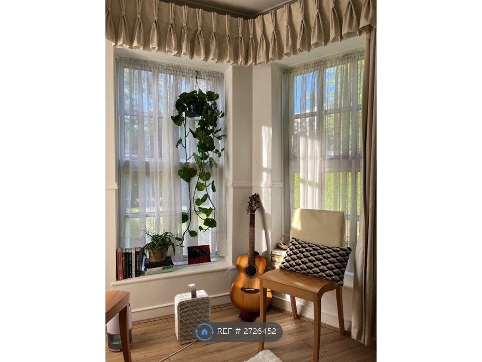 Property photo 1 of 7 Room Available