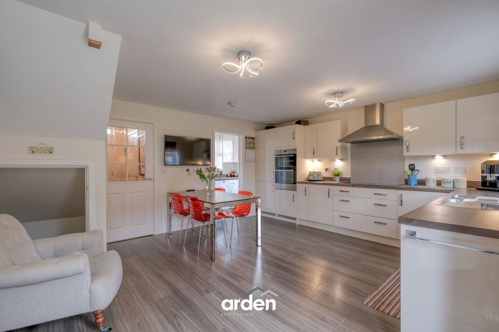 Property photo 2 of 21