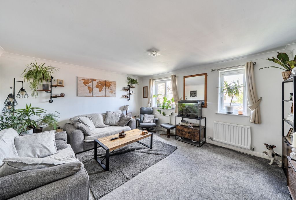 Property photo 3 of 14 1470813-7-6A202Ed...